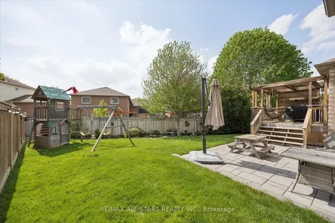 18 Carleton Trail New Tecumseth ON L0G 1A0
