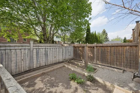 18 Carleton Trail New Tecumseth ON L0G 1A0