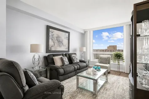 326 Major Mackenzie Drive E Richmond Hill ON L4C 8T4