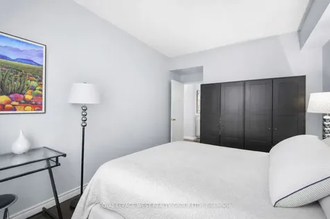 326 Major Mackenzie Drive E Richmond Hill ON L4C 8T4