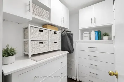 326 Major Mackenzie Drive E Richmond Hill ON L4C 8T4