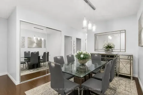 326 Major Mackenzie Drive E Richmond Hill ON L4C 8T4