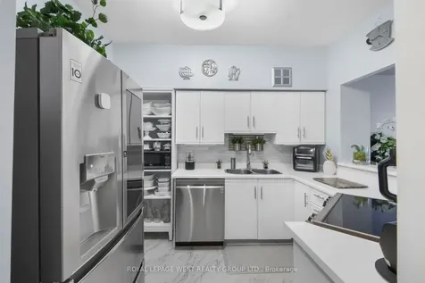 326 Major Mackenzie Drive E Richmond Hill ON L4C 8T4