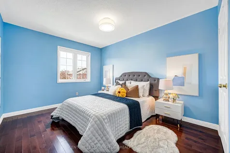 15 Vineland Street Markham ON L3R 5S4