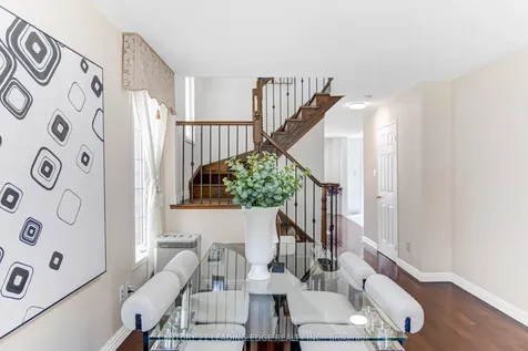15 Vineland Street Markham ON L3R 5S4