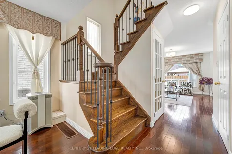 15 Vineland Street Markham ON L3R 5S4