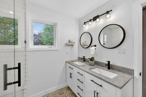 64 Balmoral Heights East Gwillimbury ON L0G 1R0