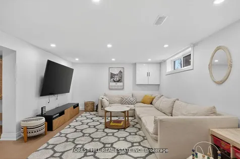 4 Holman Crescent Aurora ON L4G 1Z9