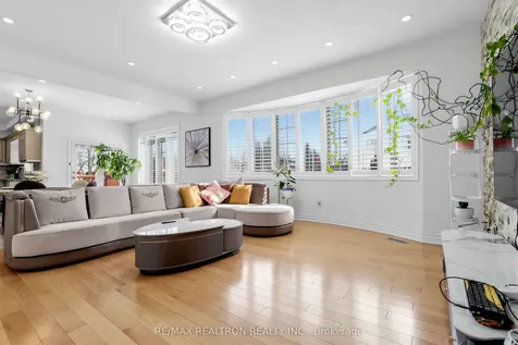 71 Plum Tree Circle Markham ON L6C 1V9