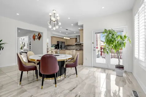 71 Plum Tree Circle Markham ON L6C 1V9