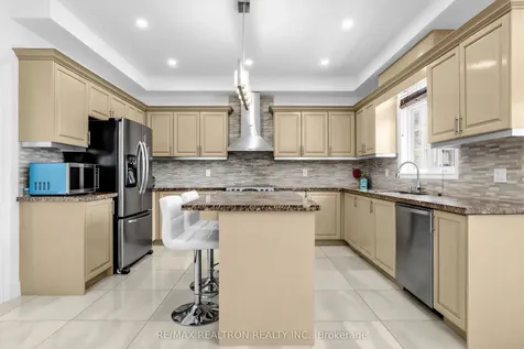 71 Plum Tree Circle Markham ON L6C 1V9
