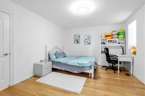 71 Plum Tree Circle Markham ON L6C 1V9