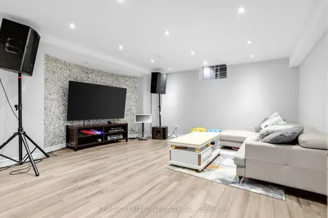 71 Plum Tree Circle Markham ON L6C 1V9