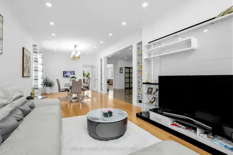 71 Plum Tree Circle Markham ON L6C 1V9