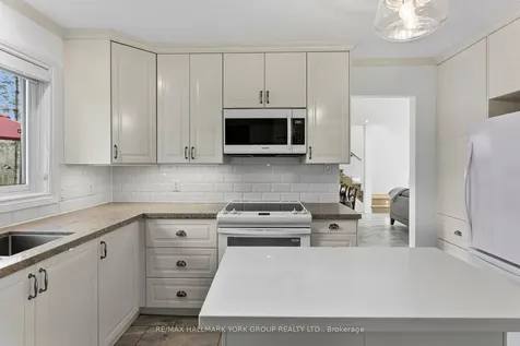 281 Hedge Road Georgina ON L0E 1R0