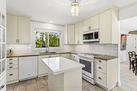 281 Hedge Road Georgina ON L0E 1R0