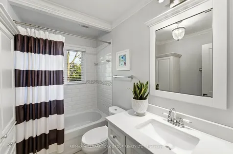 281 Hedge Road Georgina ON L0E 1R0