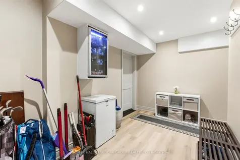 281 Hedge Road Georgina ON L0E 1R0