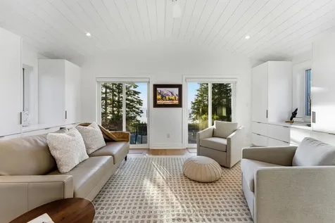 281 Hedge Road Georgina ON L0E 1R0