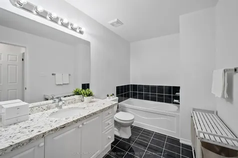104 Northway Avenue Whitchurch-stouffville ON L4A 0T7