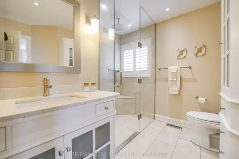 39 Sylwood Crescent Vaughan ON L6A 2R2