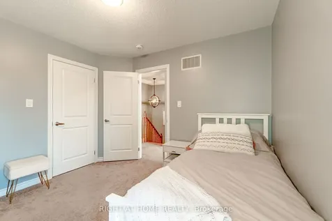 72 Wagner Crescent Essa ON L3W 0R7