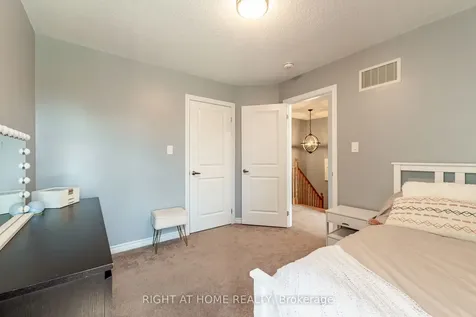 72 Wagner Crescent Essa ON L3W 0R7