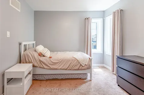 72 Wagner Crescent Essa ON L3W 0R7