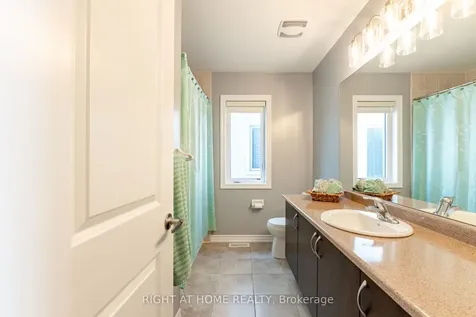 72 Wagner Crescent Essa ON L3W 0R7