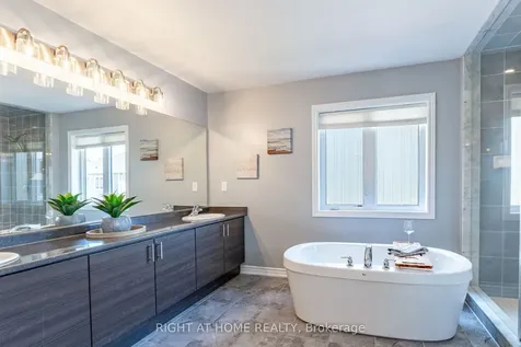 72 Wagner Crescent Essa ON L3W 0R7