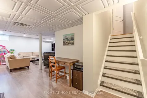 72 Wagner Crescent Essa ON L3W 0R7