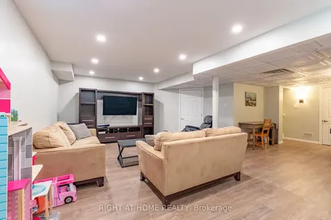 72 Wagner Crescent Essa ON L3W 0R7