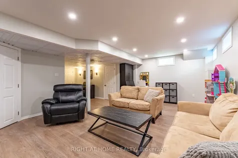 72 Wagner Crescent Essa ON L3W 0R7