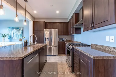 72 Wagner Crescent Essa ON L3W 0R7