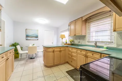 52 Lavron Court Markham ON L3S 2P1