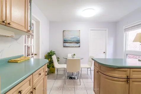 52 Lavron Court Markham ON L3S 2P1