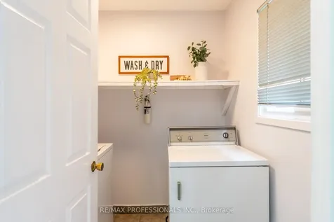 52 Lavron Court Markham ON L3S 2P1