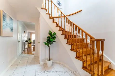 52 Lavron Court Markham ON L3S 2P1