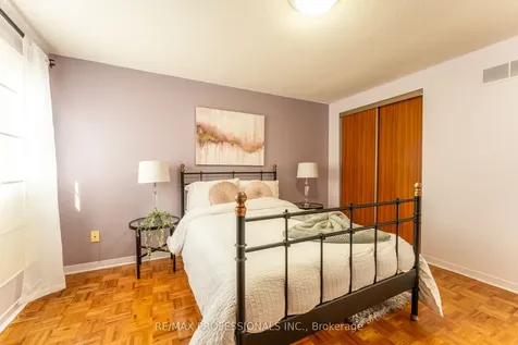52 Lavron Court Markham ON L3S 2P1