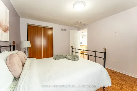 52 Lavron Court Markham ON L3S 2P1