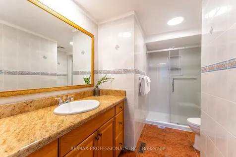 52 Lavron Court Markham ON L3S 2P1