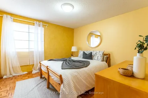 52 Lavron Court Markham ON L3S 2P1