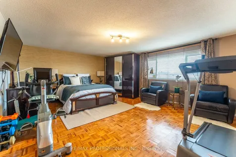 52 Lavron Court Markham ON L3S 2P1