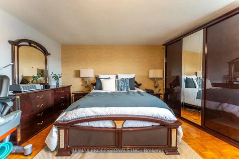 52 Lavron Court Markham ON L3S 2P1