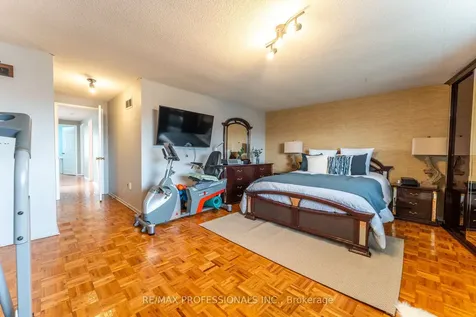 52 Lavron Court Markham ON L3S 2P1