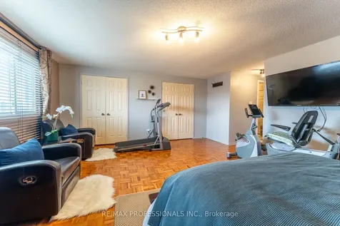52 Lavron Court Markham ON L3S 2P1