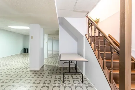 52 Lavron Court Markham ON L3S 2P1