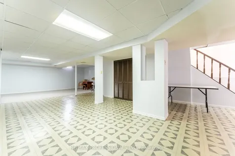52 Lavron Court Markham ON L3S 2P1