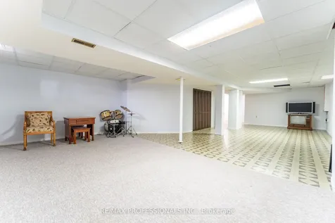 52 Lavron Court Markham ON L3S 2P1