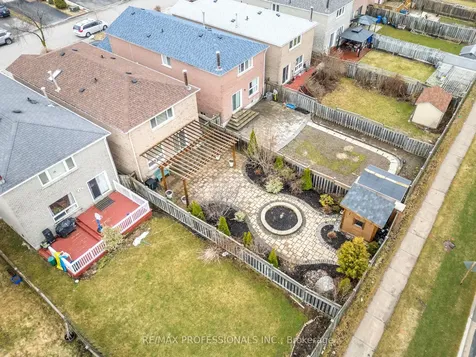 52 Lavron Court Markham ON L3S 2P1